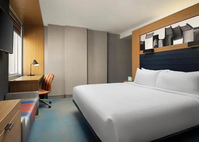 Aloft By Marriott Downtown River North Hotel