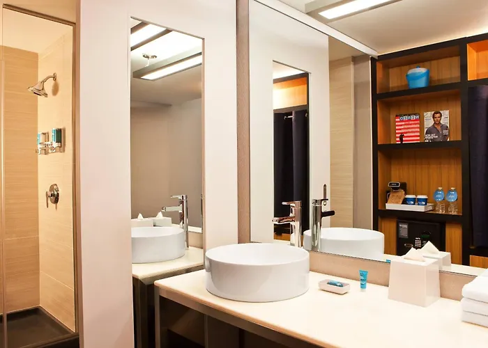 Aloft By Marriott Downtown River North Chicago