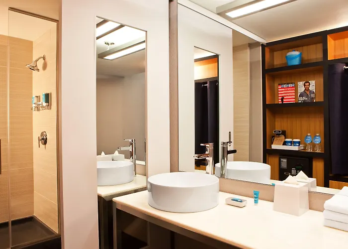 Aloft By Marriott Downtown River North