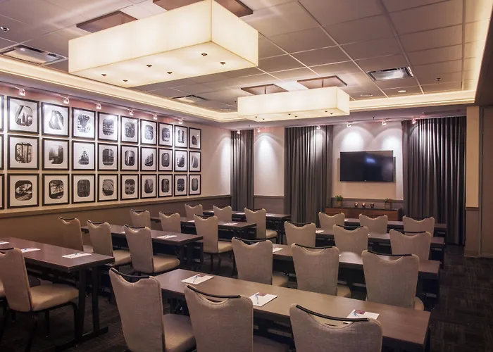 Hotel Aloft By Marriott Downtown River North 3*